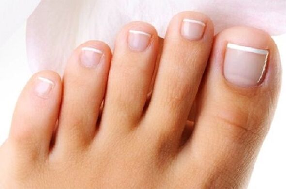 nails